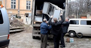 Триває збір коштів для отримання ліжок для Золочівської ЦРЛ